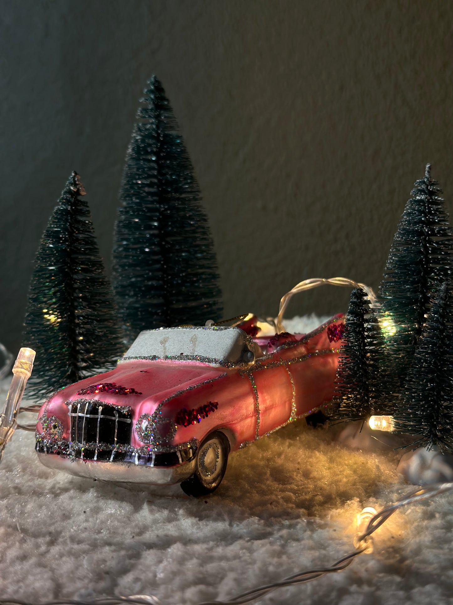 Kerstornament Pink Cadillac - Christmas Carol